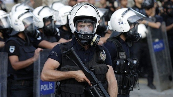 الشرطة التركية تلقي القبض على ألف شخص مشتبه بهم 