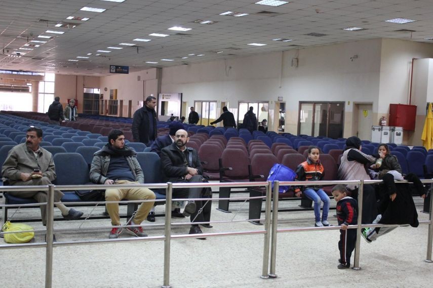 منع 5 مواطنين من السفر عبر معبر الكرامة