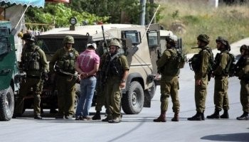 الاحتلال يقتحم بلدة عصيرة ويخضع 14 شاباً للتحقيق الميداني