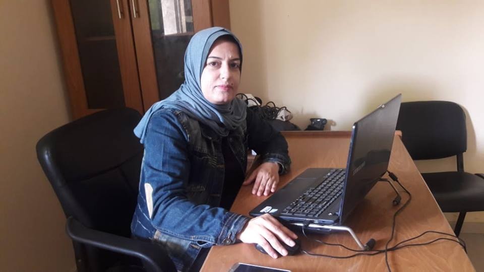باحثة من غزة تفوز بجائزة التميز في البحث الأكاديمي بواشنطن