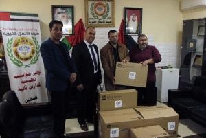 هيئة الأعمال الخيرية الإماراتية تقدم حواسيب تعليمية لمدارس في مدن الضفة