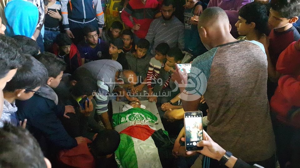 بالصور: جماهير رفح تشيع جثماني الزاملي وصالح