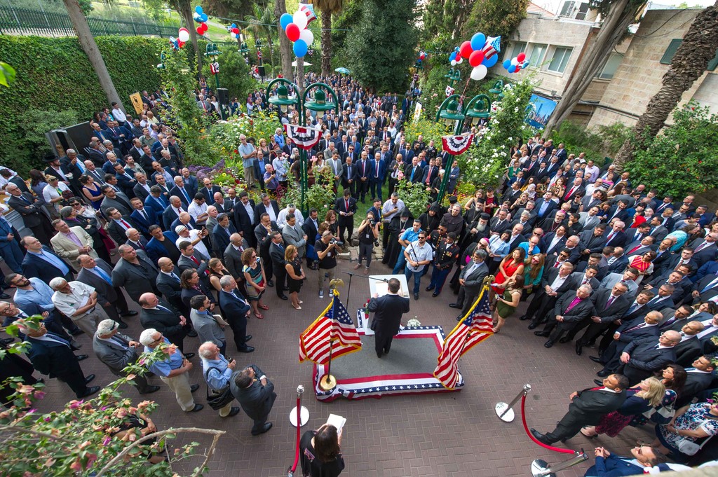 القنصلية الأمريكية بالقدس تحتفي بذكرى الاستقلال بمشاركة الحمد الله