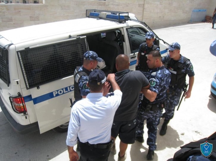 شرطة جنين تقبض على شخصين بتهمة التنقيب عن آثار