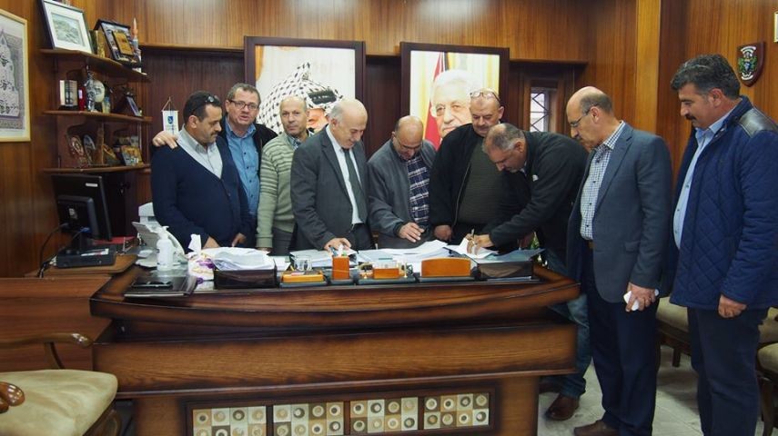 بلدية نابلس توقع اتفاقية لتنفيذ مشروع للمياه