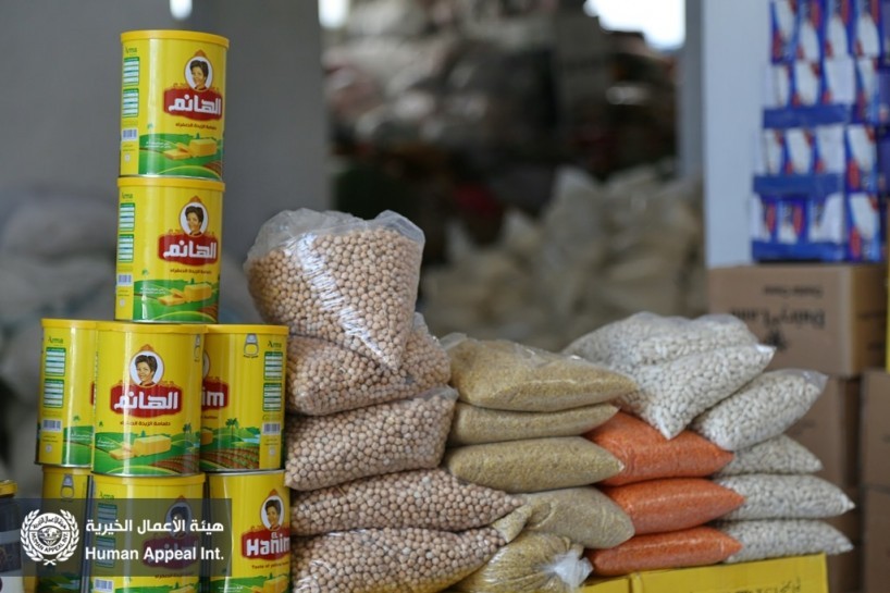 أوقاف غزة تشرع بتوزيع 700 طرد غذائي على الأسر الفقيرة