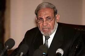 الزهار يحذر من تدهور الوضع عقب خصم الرواتب