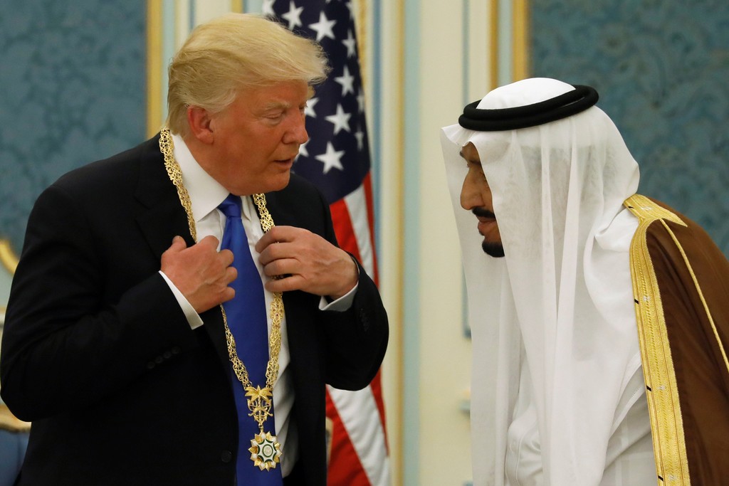 للمرة الرابعة.. ترامب يُطالب "السعودية" بدفع الأموال لأميركا مقابل حمايتها