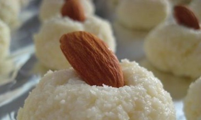 طريقة عمل كرات جوز الهند 