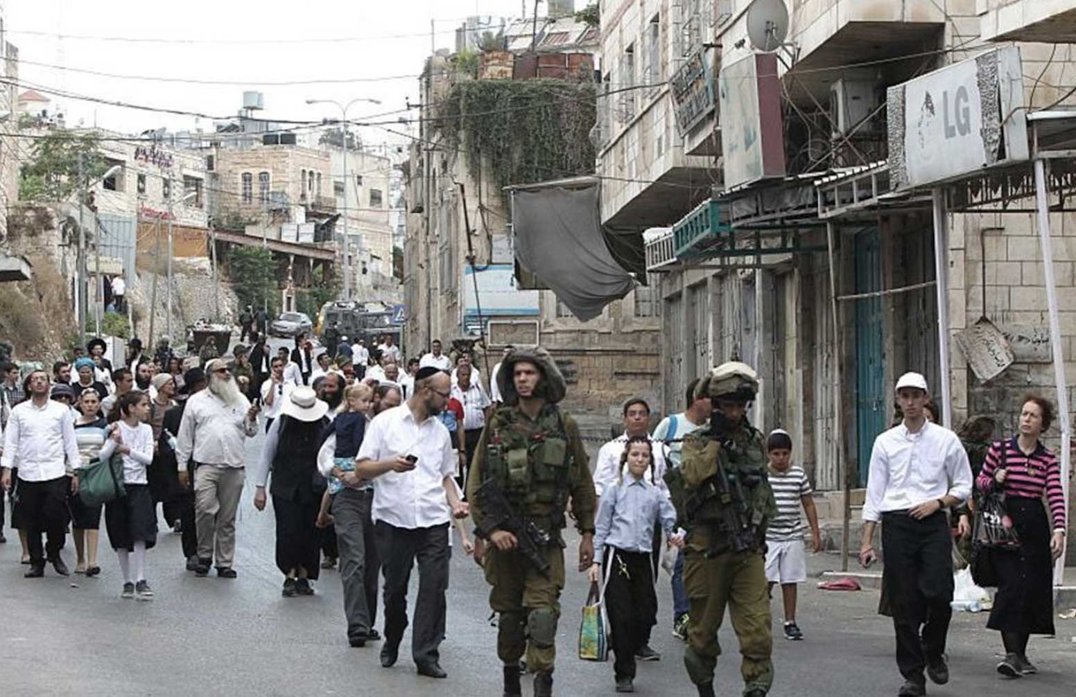 مستوطنون يُنظمون مسيرة استفزازية في البلدة القديمة من القدس