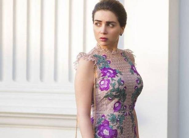 شاهدا : مي عز الدين تشعل "انستغرام" بجلسة تصوير "ناعمة"