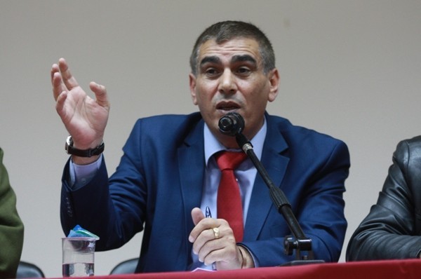 "ليس لدى عريقات من يفاوضه"