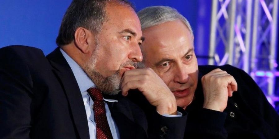 ليبرمان لنتنياهو: إياك أن تستقيل !