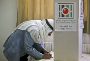 "لجنة الانتخابات" تكشف عن نسبة الاقتراع حتى الساعة العاشرة 