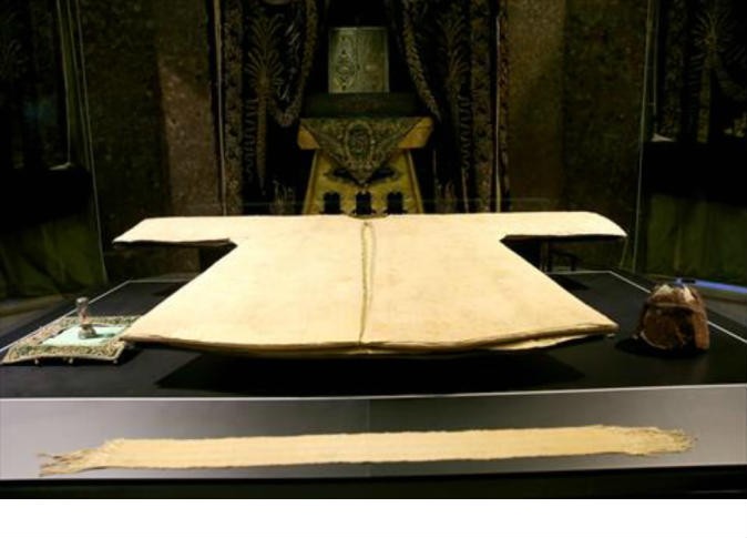 جامع "الخرقة الشريفة" بإسطنبول يفتح أبوابه لرؤية "بردة" النبي محمد