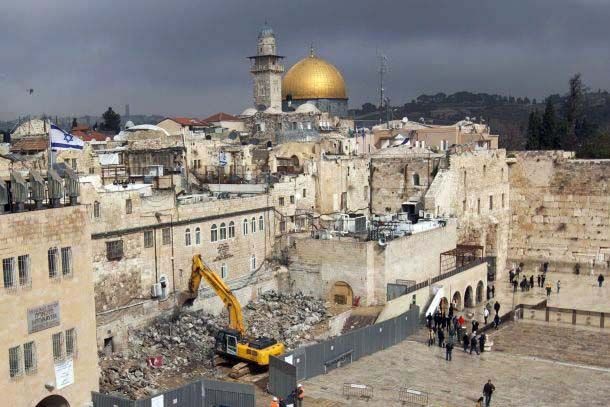 لعزل القدس عن محيطها الفلسطيني