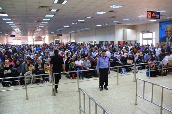 مهنا يعلن تعديل ساعات العمل على معبر الكرامة