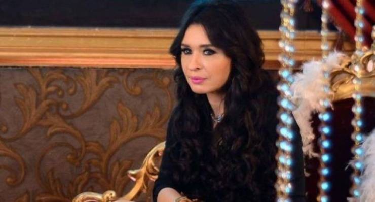بالفيديو : شاهدوا كيف تشوه وجه الفنانة المصرية دينا!