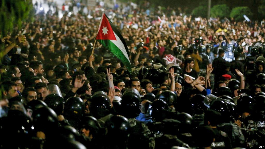 بن جاسم عن احتجاجات الأردن: أرجو ألا يكون مخططا للقبول بـ"صفقة القرن"
