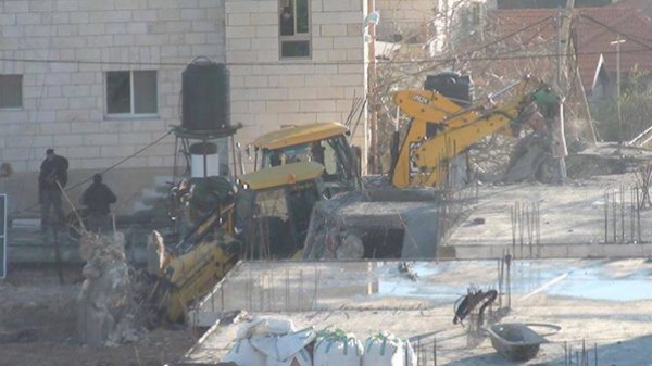جرافات الاحتلال تهدم روضة للأطفال بالقدس