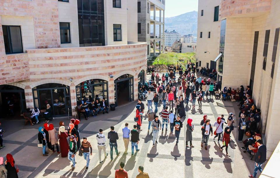 العمل على تطوير تطبيق ذكي للمصادر التربوية المفتوحة في فلسطين