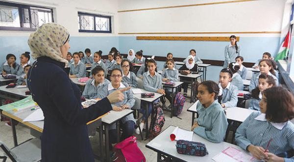 التربية تجدد رفضها لتغيير المناهج التعليمية