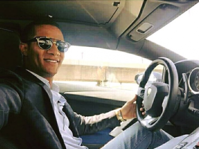 شاهدوا : شتمه وأساء له علناً.. وهكذا كان ردّ محمد رمضان!