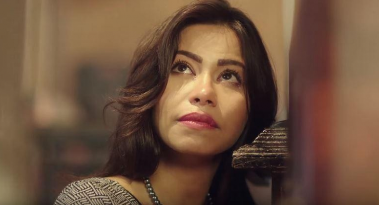 بالصورة : لهل فعلاً سقطت شيرين عبد الوهاب عن المسرح؟