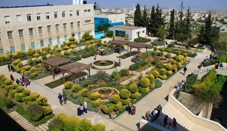 جامعة القدس ومؤسسة عباس تبحثان التعاون المشترك
