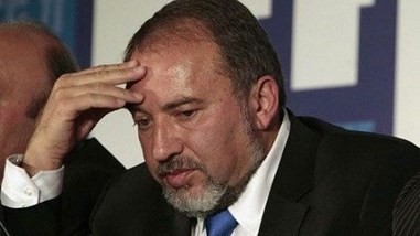 كيف عقَّب محلل إسرائيلي على استقالة "ليبرمان"؟