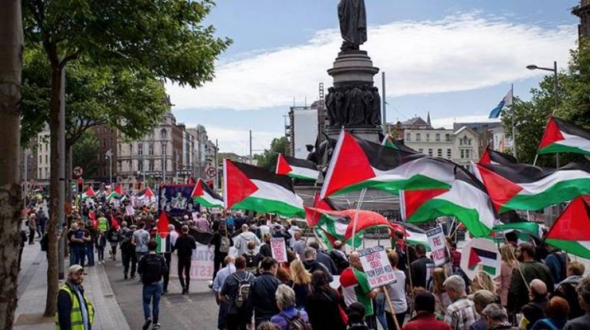 مسيرة تضامنية حاشدة بإيرلندا ضد جرائم الاحتلال