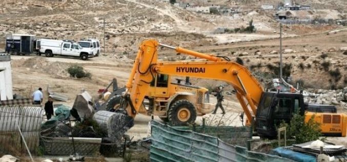 الاحتلال يهدم غرفة سكنية وحظيرة أغنام في الخليل