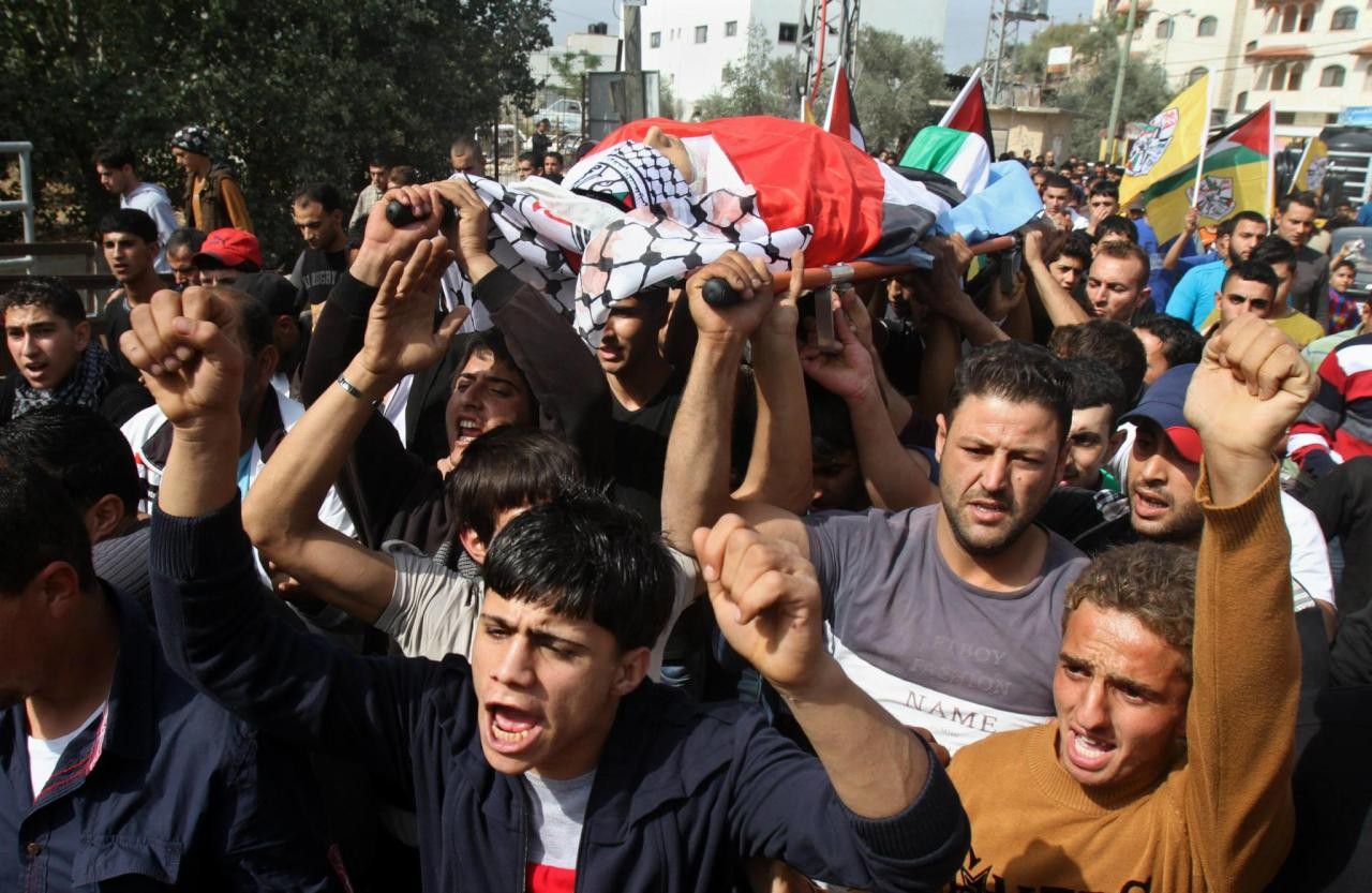 آلاف المواطنين يشيعون جثمان الشهيد أحمد أبو عبيد في جنين