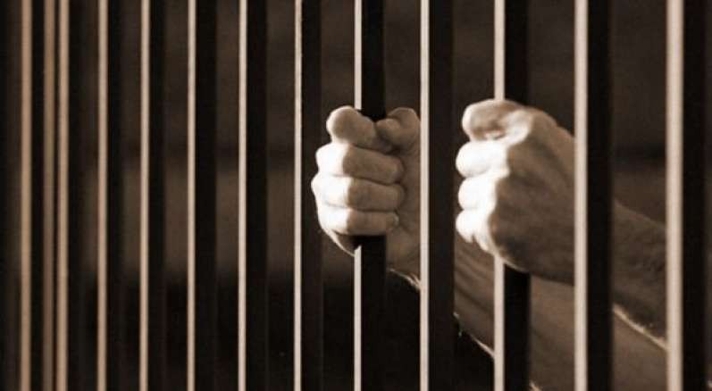 الاحتلال يفرج عن فتى مقدسي ويمدّد توقيف آخرين