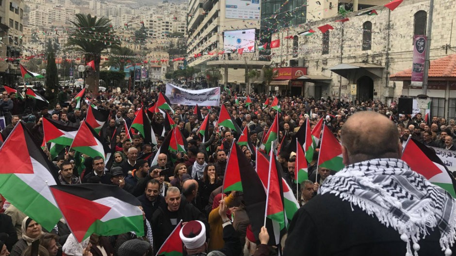 مسيرة في نابلس منددة لقرار ترمب بشأن القدس