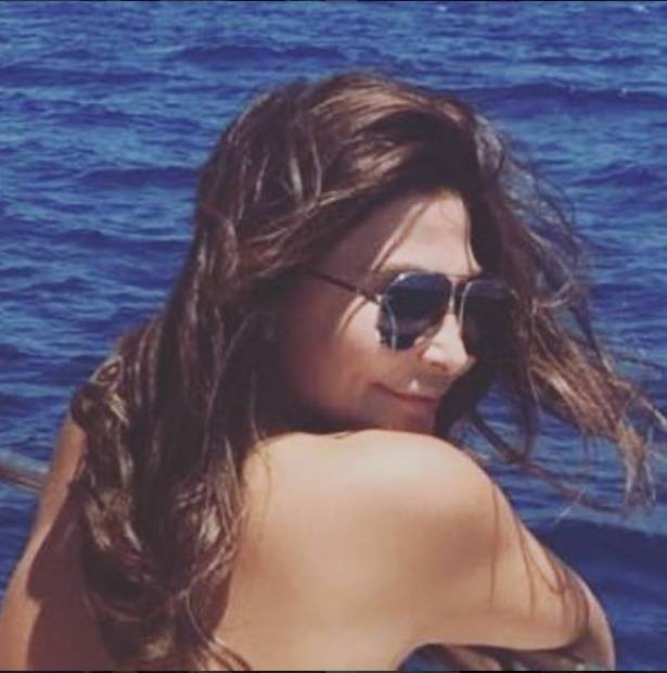 بالصور : هكذا تستمتع إليسا بالصيف: بحر ويخت ومايوه!