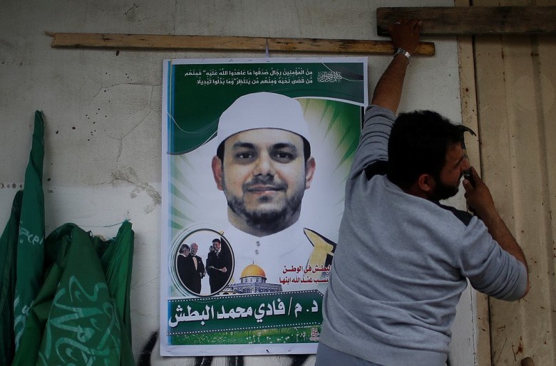 سفارتنا فلسطين بالقاهرة: جثمان الشهيد البطش في الطريق إلى غزة