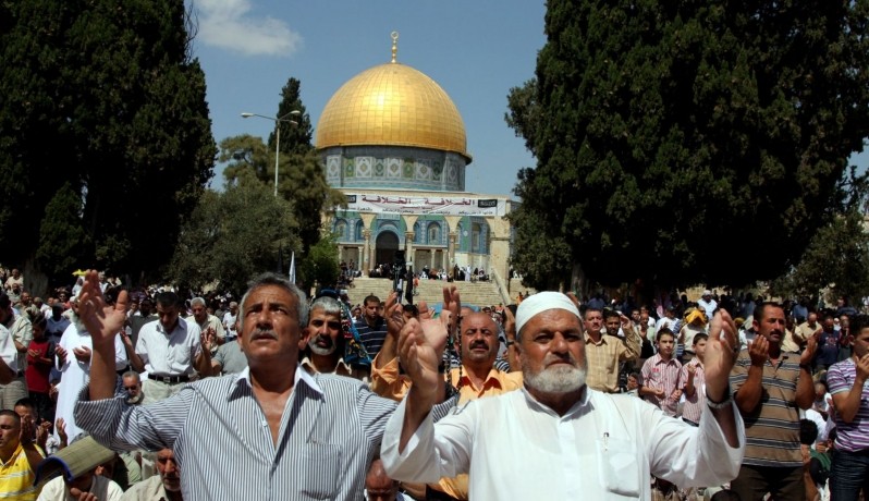 المسلمون يحتفلون بعيد الأضحى اليوم 