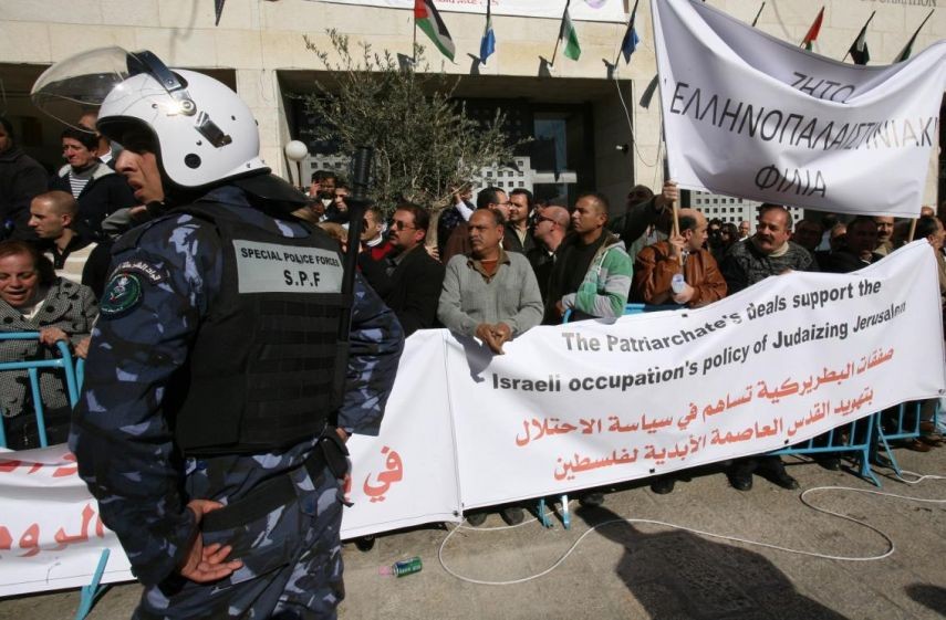 "المركزي الأرثوذكسي" يرفض تبريرات بيع أراضي البطريركية للاحتلال