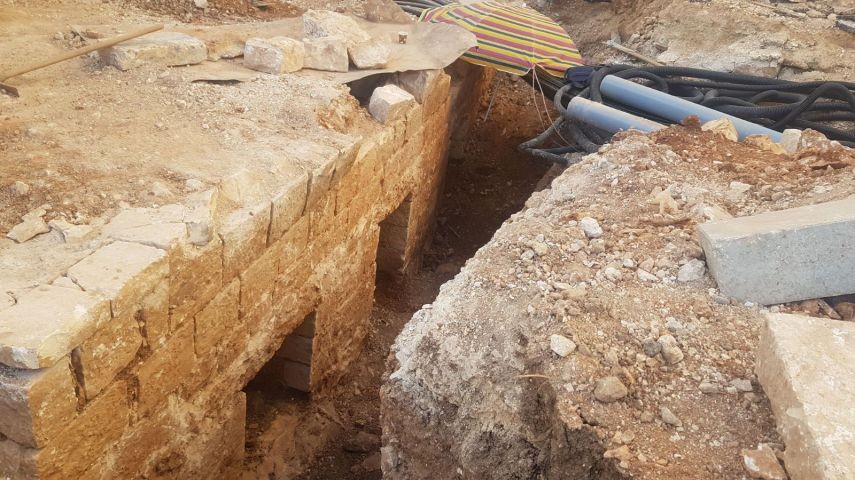 العثور على هياكل عظمية بأعمال حفر بمقبرة مأمن الله بالقدس