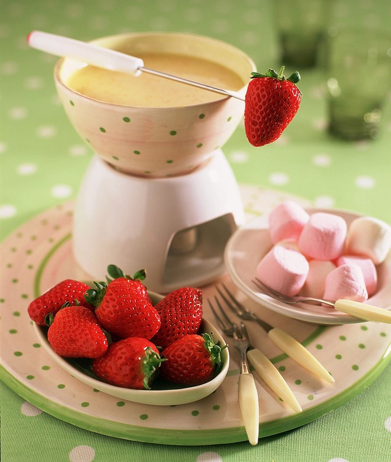 الشوكولاتة البيضاء بالفراولة والمارشميلو