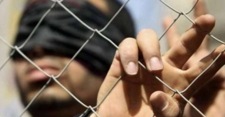 الاحتلال يحرم عائلة من جنين من زيارة نجليها بسجن النقب