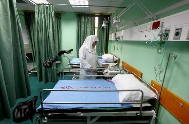 بالصور: مواطن يناشد "الرئيس" بتسهيل سفر طفلته للعلاج خارج غزّة