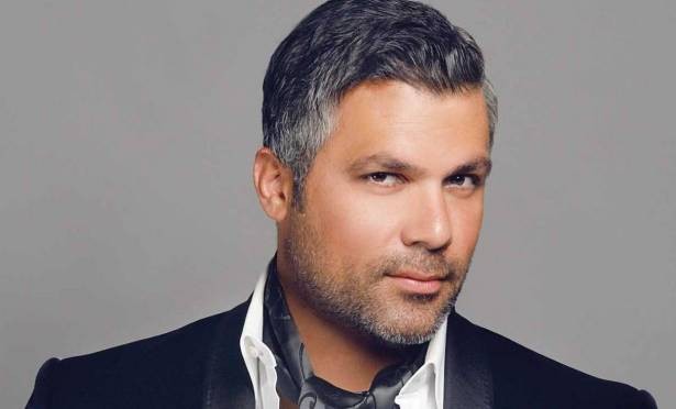 فارس كرم يتحدّث عن الزواج.. ويطلب الدعاء لوالده