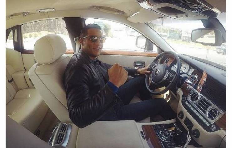 جدل حول مصدر سيارات محمد رمضان الفاخرة