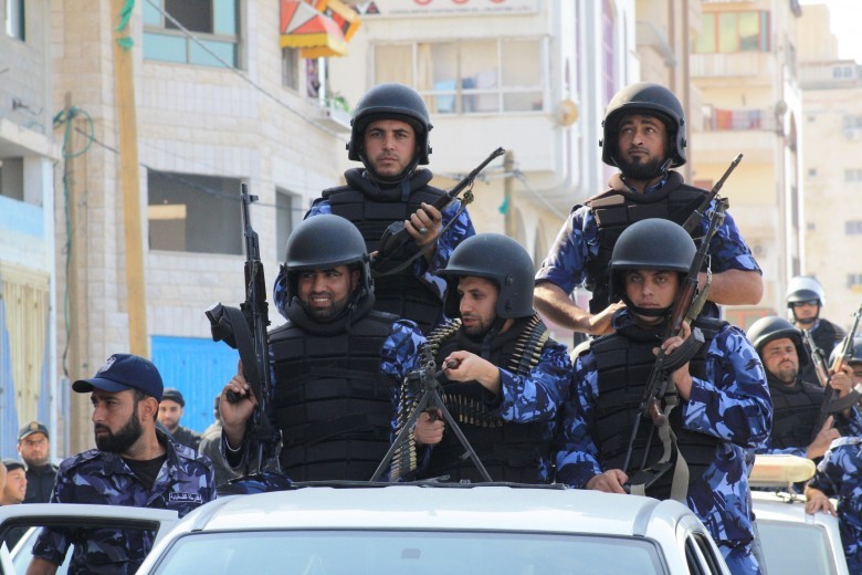 مباحث خانيونس تقبض على تاجر مخدرات هارب من العدالة 