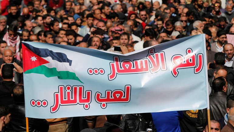 بعد مظاهرات حاشدة
