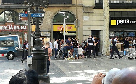 قتيلان وعشرات الجرحى في هجوم إرهابي بمدينة برشلونة