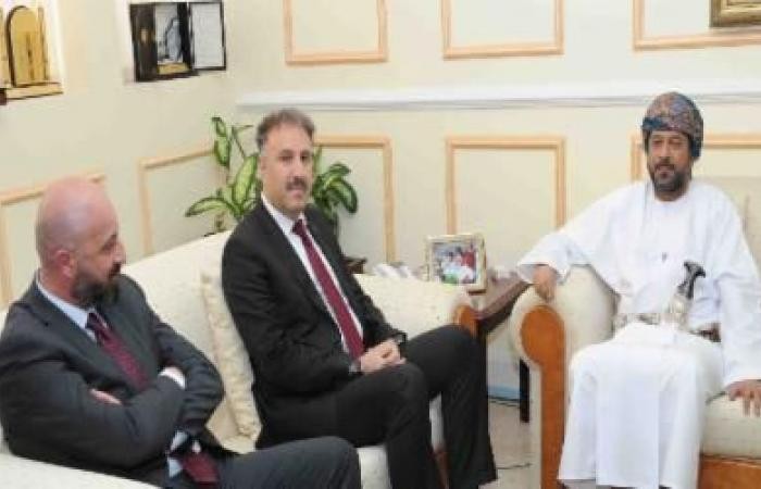 عساف يبحث مع رئيس تحرير وكالة الأنباء العمانية سبل التعاون المشترك