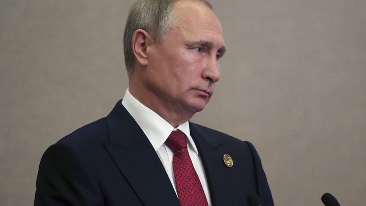 بوتين يهدد بطرد 155 دبلوماسياً أمريكياً